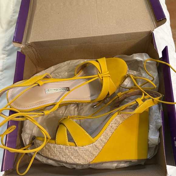 Viamarte, Brazilian Sandals . Beautiful yellow platforms. Size 10 US NWOT - Picture 2 of 5
